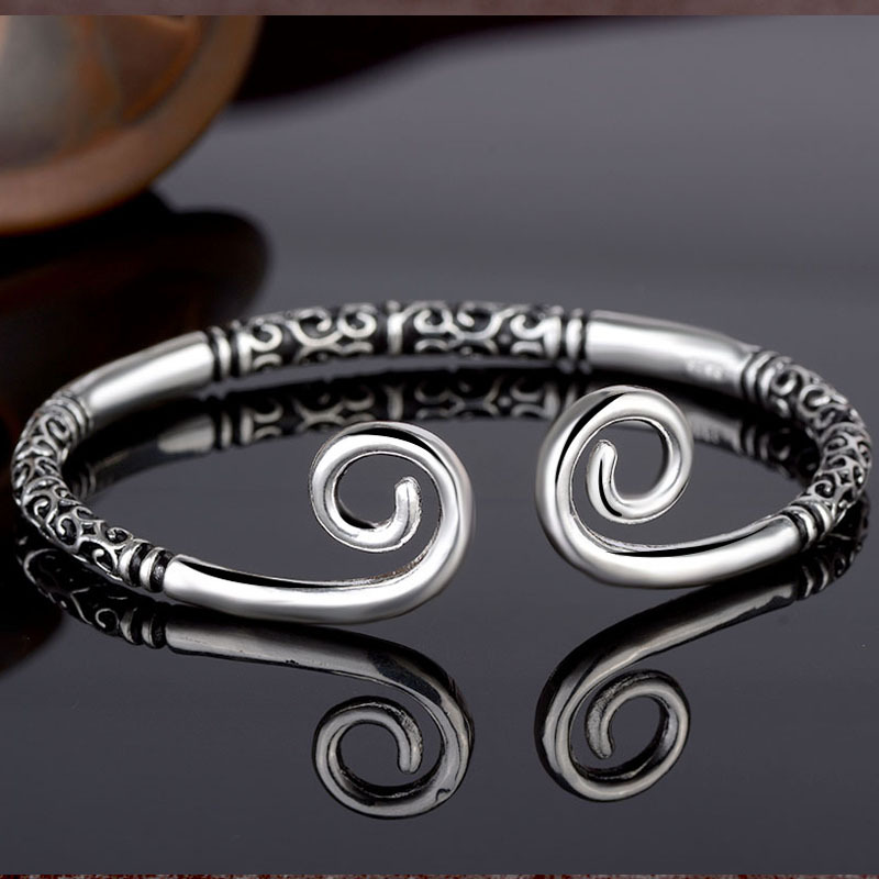 Intricate Detail Hoop Bracelet