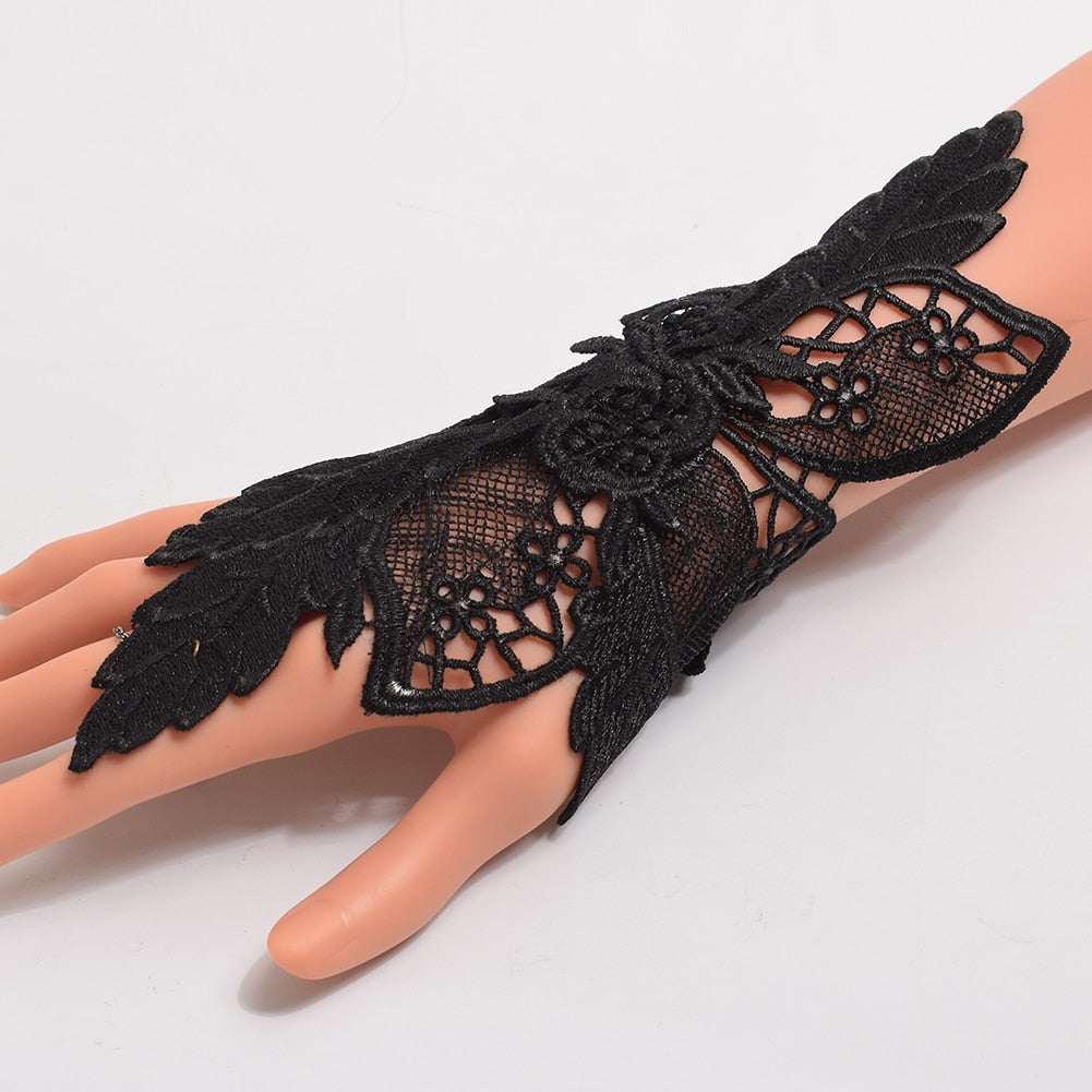 Single Victorian Period Lace Bracer Armband
